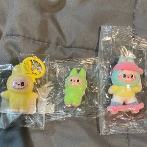 3 mini Labubu’s
